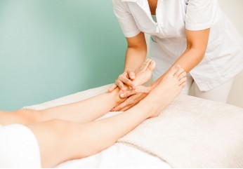 Лимфодренажный массаж ног при отеках
